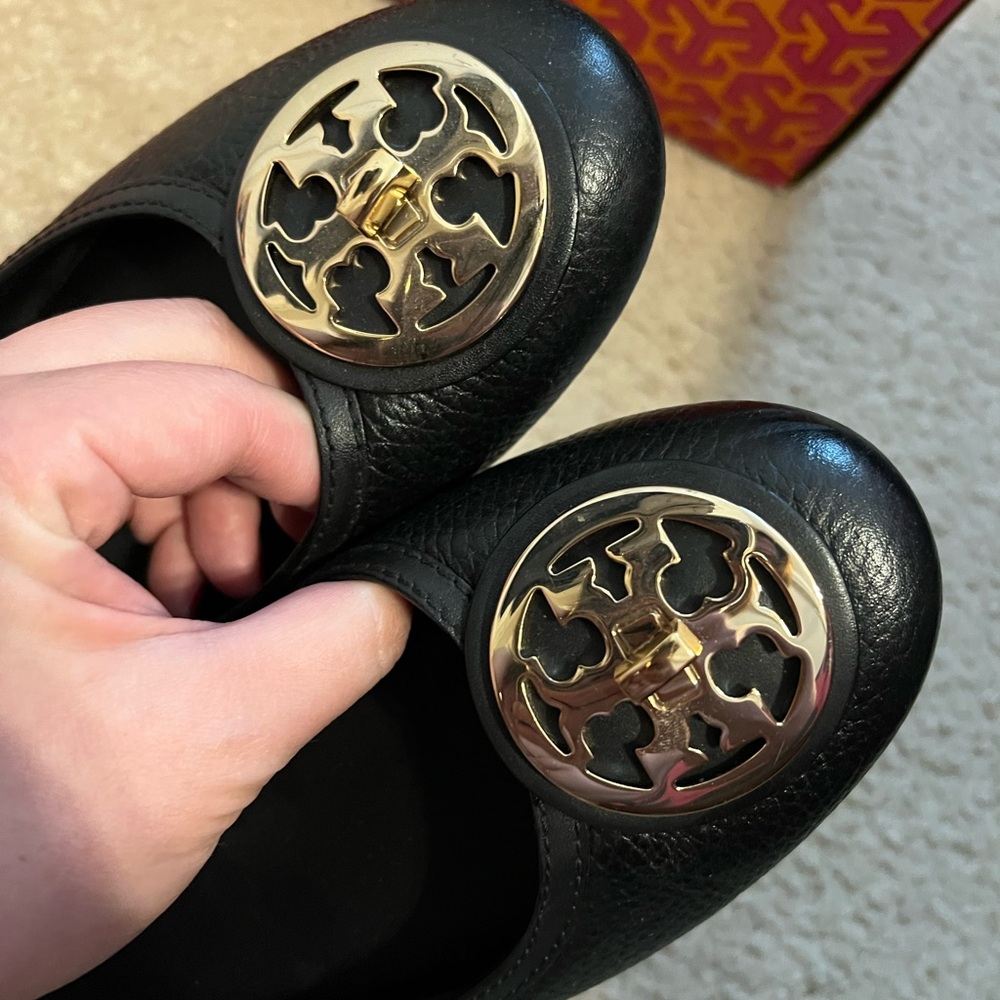 Tory Burch Selma Flats Women’s 9M Black Tumbled Leather Ballet Shoes Gold Logo - Picture 5 of 9